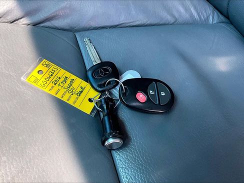Used 2016 Toyota Sequoia SR5 RWD image 15