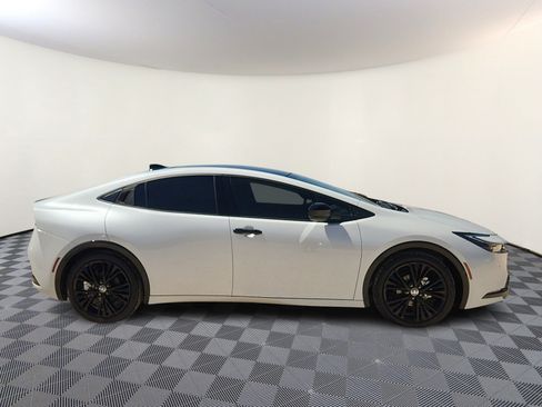 Used 2026 Toyota Prius FWD image 5