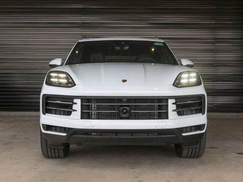 New 2025 Porsche Cayenne image 10