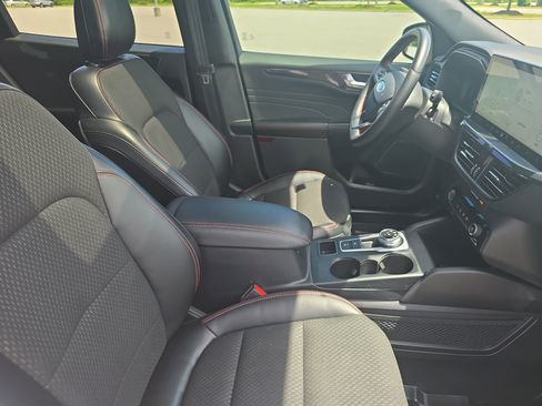 Used 2023 Ford Escape ST-Line Select w/ Tech Pack #1 AWD/4WD image 10