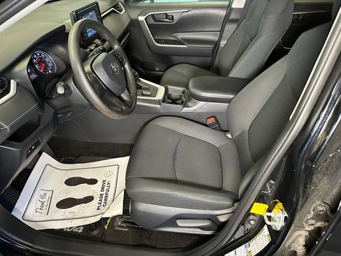 Used 2019 Toyota RAV4 LE w/ All Weather Liner Package AWD/4WD image 19