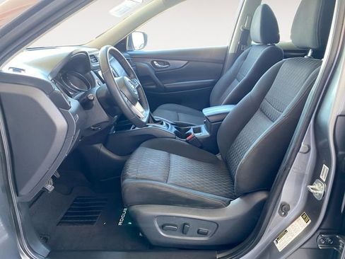 Used 2019 Nissan Rogue SV image 4