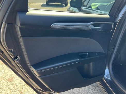 Used 2017 Ford Fusion SE image 26