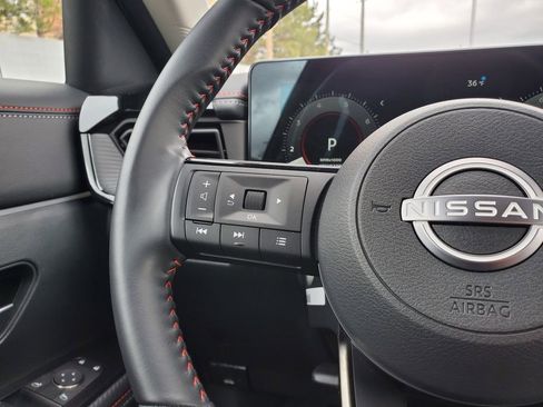 Used 2025 Nissan Kicks SR image 18