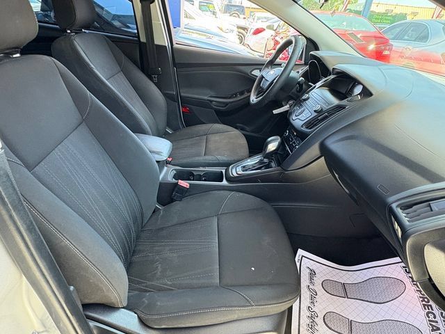 Used 2018 Ford Focus SE FWD image 14