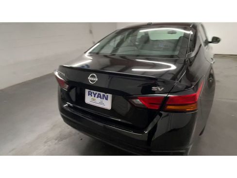 Used 2024 Nissan Altima 2.5 SV image 8