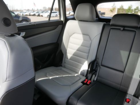 Used 2024 Volkswagen Atlas Cross Sport SEL R-Line image 12