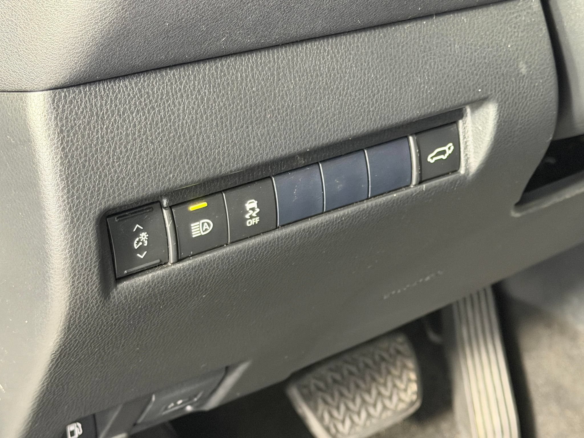 Used 2021 Toyota Venza XLE AWD/4WD image 29