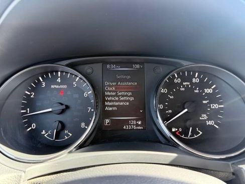 Used 2017 Nissan Rogue SV AWD/4WD image 12
