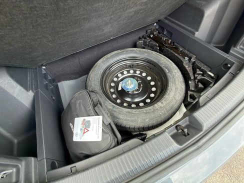 Used 2021 Volkswagen Atlas Cross Sport SE w/ Panoramic Sunroof Package image 14