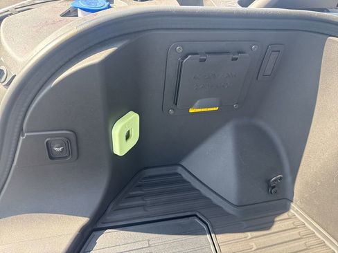 Used 2025 Ford F150 Lightning XLT image 25