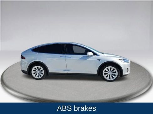 Used 2018 Tesla Model X 75D image 9