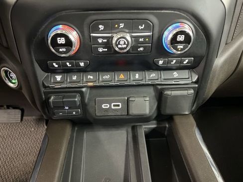 Used 2021 GMC Sierra 2500 Denali w/ Denali Ultimate Package AWD/4WD image 18