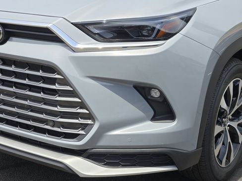 Used 2026 Toyota Grand Highlander AWD Hybrid image 10