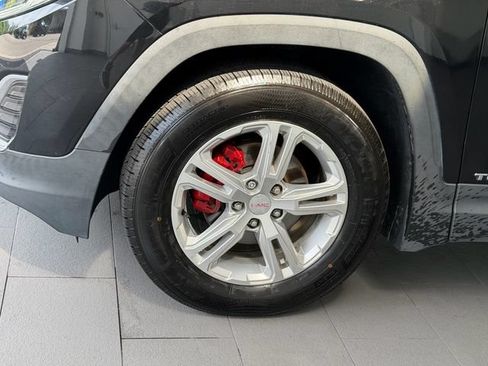 Used 2018 GMC Terrain SLE w/ Driver Convenience Package FWD image 4