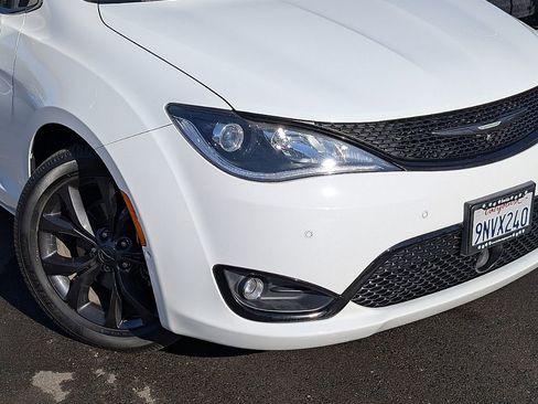 Used 2019 Chrysler Pacifica Touring-L Plus w/ Advanced Safetytec Group image 5