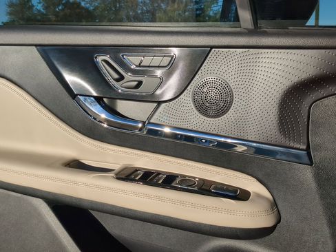 New 2026 Lincoln Corsair Premiere image 12