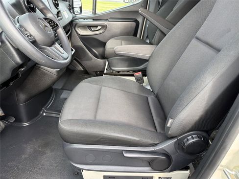 Used 2024 Mercedes-Benz Sprinter 2500 image 8