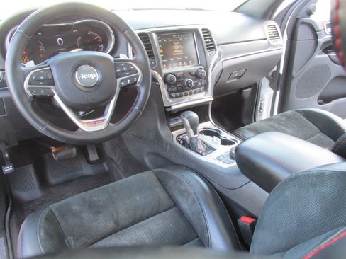 Used 2017 Jeep Grand Cherokee Trailhawk w/ Trailhawk Luxury Group AWD/4WD image 51