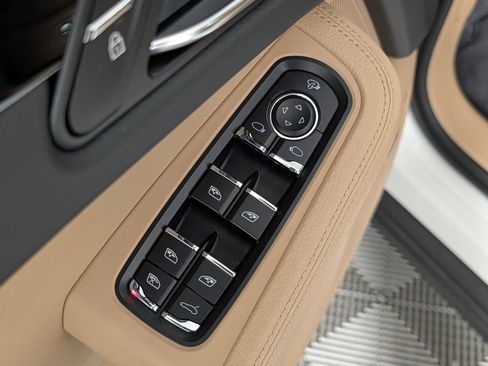 Certified 2025 Porsche Macan S image 27