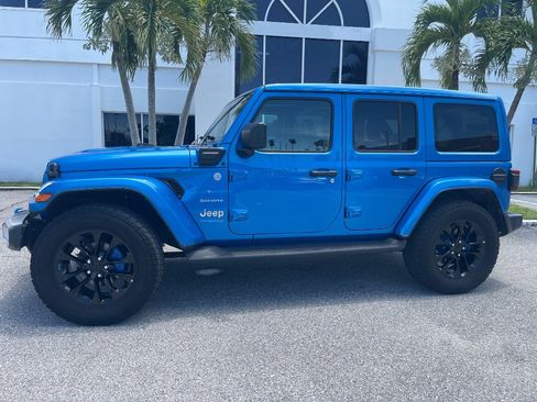 Used 2022 Jeep Wrangler Unlimited Sahara AWD/4WD image 31
