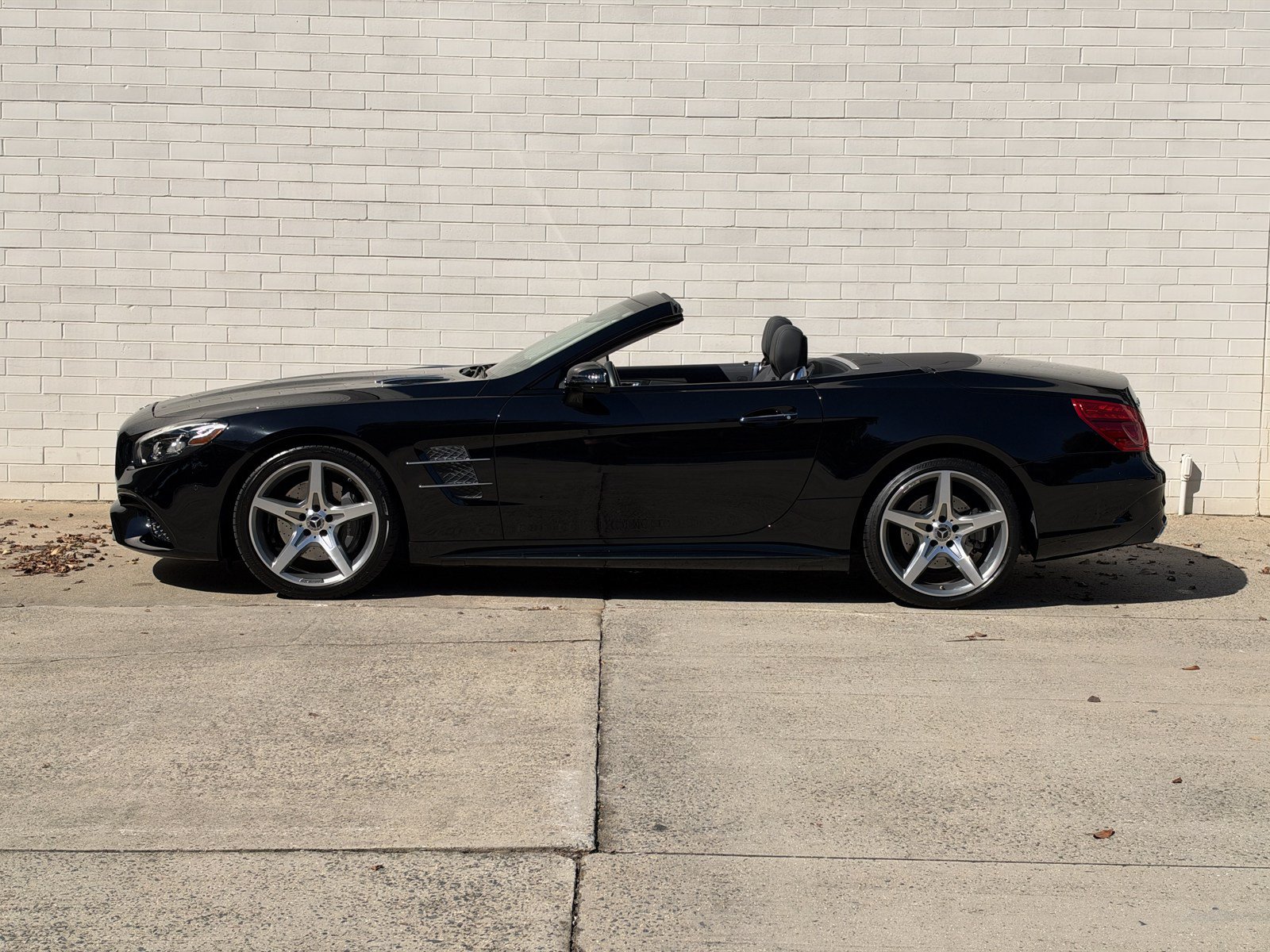 Used 2017 Mercedes-Benz SL 550 image 7