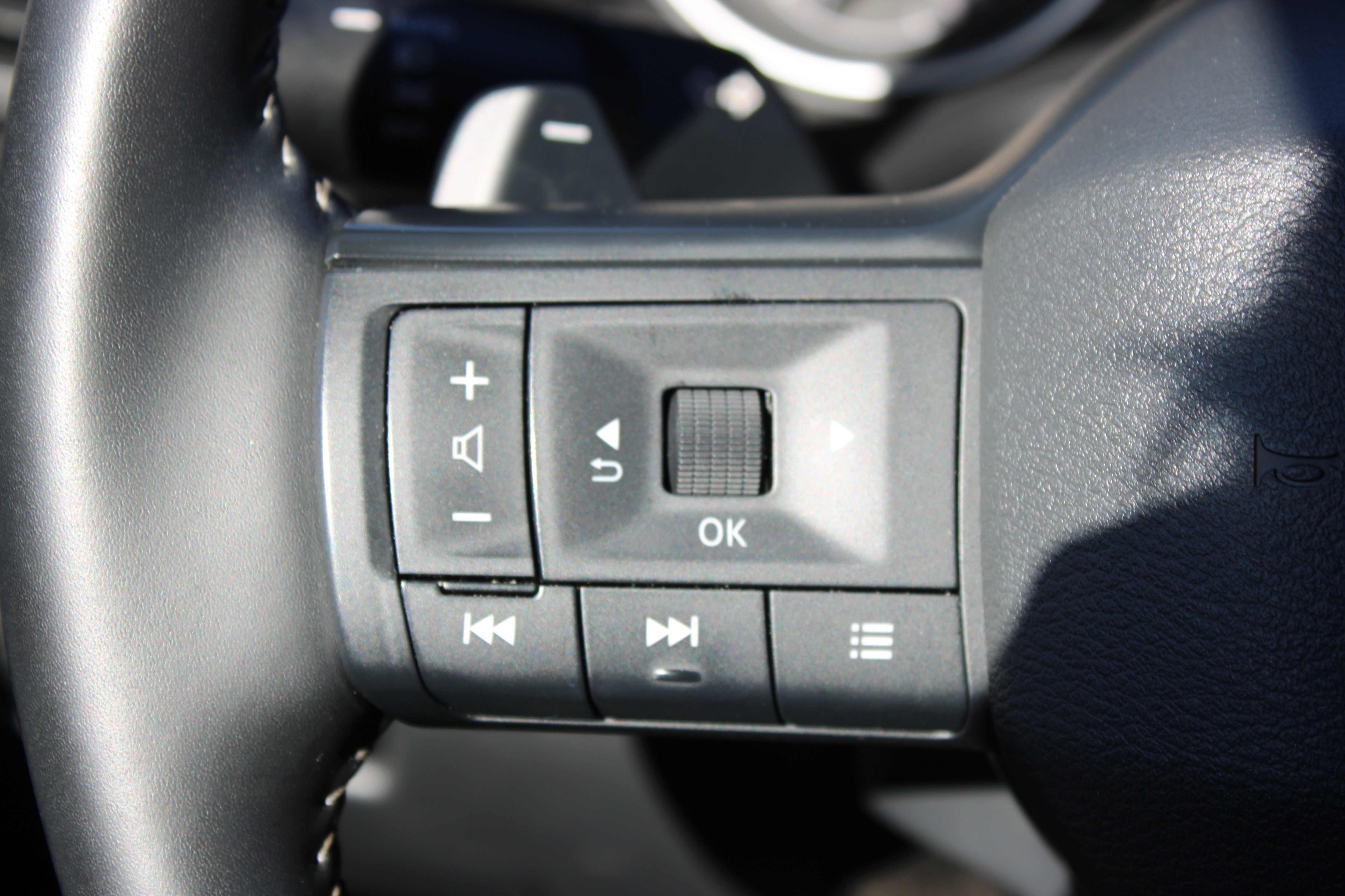 Certified 2025 Nissan Rogue SV AWD/4WD image 23