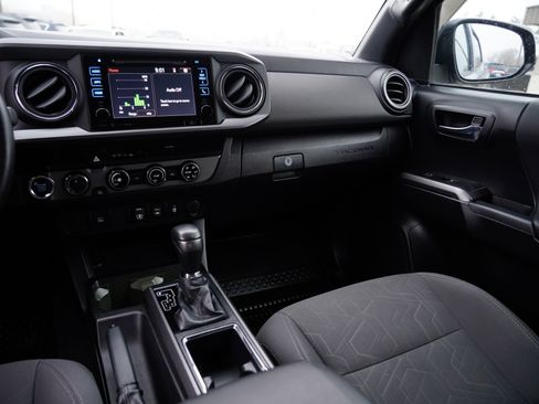 Used 2018 Toyota Tacoma TRD Off-Road image 21