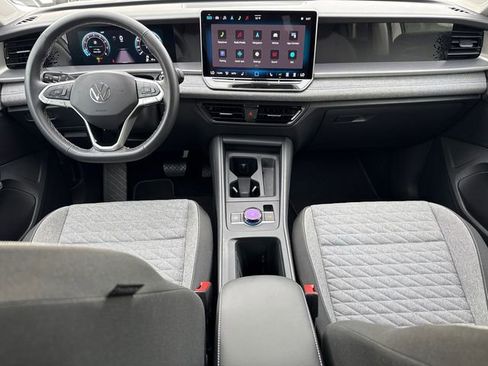 Used 2025 Volkswagen Tiguan S image 20