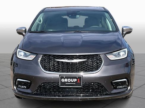 Used 2022 Chrysler Pacifica Limited image 3