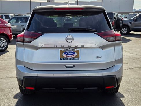 Used 2024 Nissan Rogue SV FWD image 5