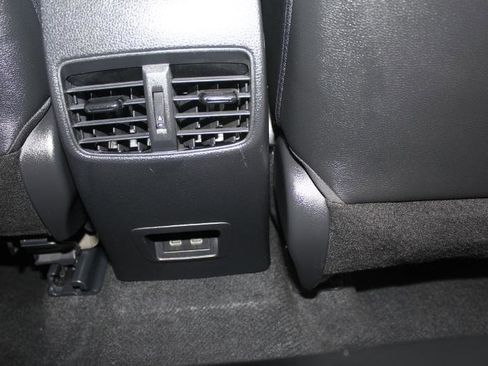 Used 2024 Toyota Corolla Cross XLE w/ Convenience Package image 21