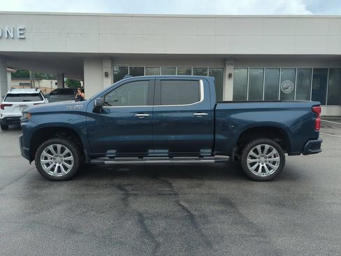 Used 2020 Chevrolet Silverado 1500 High Country w/ Technology Package AWD/4WD image 3