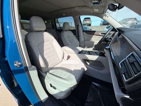 Used 2025 Volkswagen Atlas SEL AWD/4WD image 15