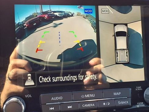 Used 2022 Nissan Titan PRO-4X w/ Pro-4x Convenience Package image 18