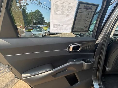 Used 2023 Kia Sorento S w/ Panoramic Sunroof Package FWD image 15