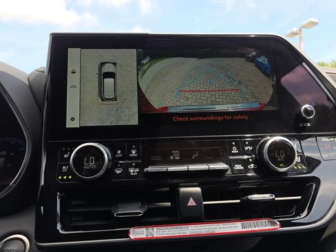 Used 2026 Toyota Highlander Platinum AWD/4WD image 34