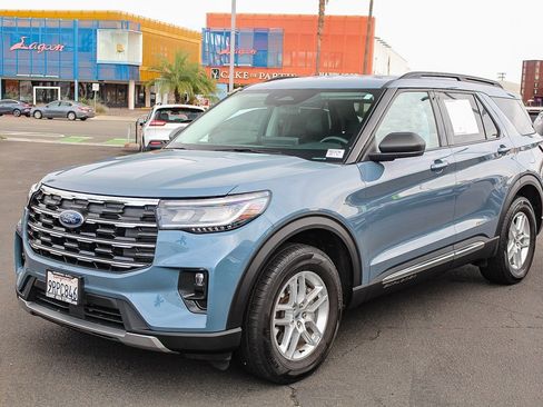 Used 2025 Ford Explorer Active w/ Active Comfort Package image 3