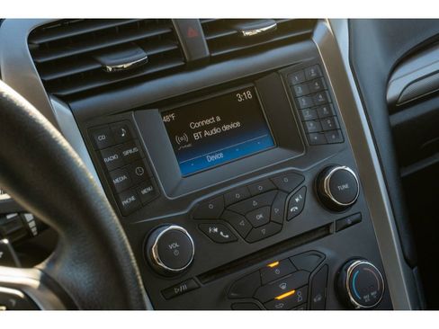 Used 2017 Ford Fusion SE image 20