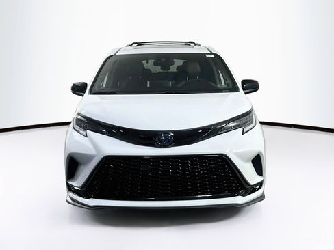 Used 2023 Toyota Sienna XSE w/ XSE Plus Package AWD/4WD image 2