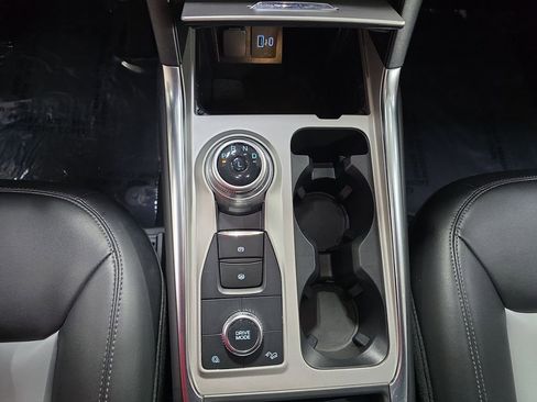 Used 2023 Ford Explorer XLT w/ Equipment Group 202A AWD/4WD image 27