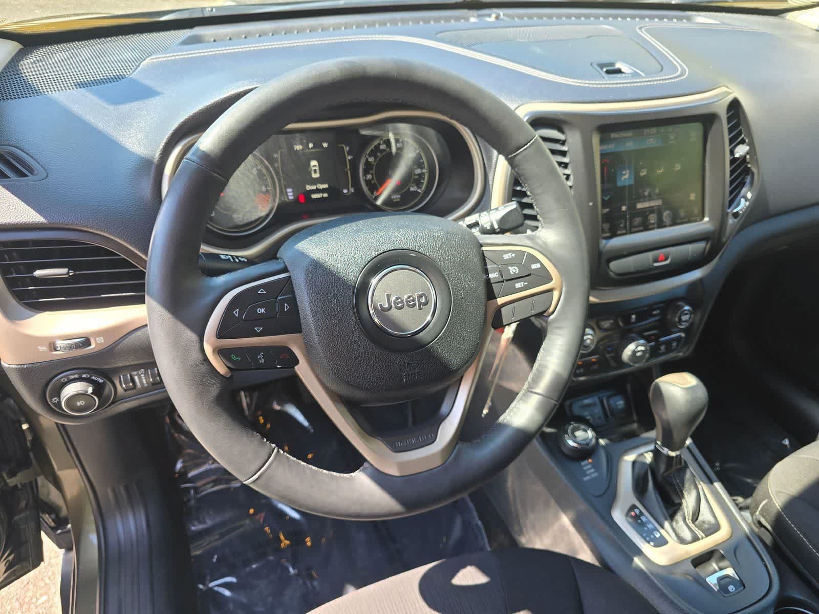 Used 2015 Jeep Cherokee Latitude w/ Cold Weather Group AWD/4WD image 2