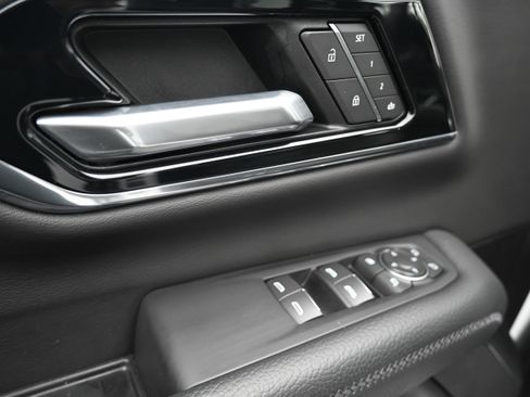 Used 2025 GMC Yukon Denali image 16