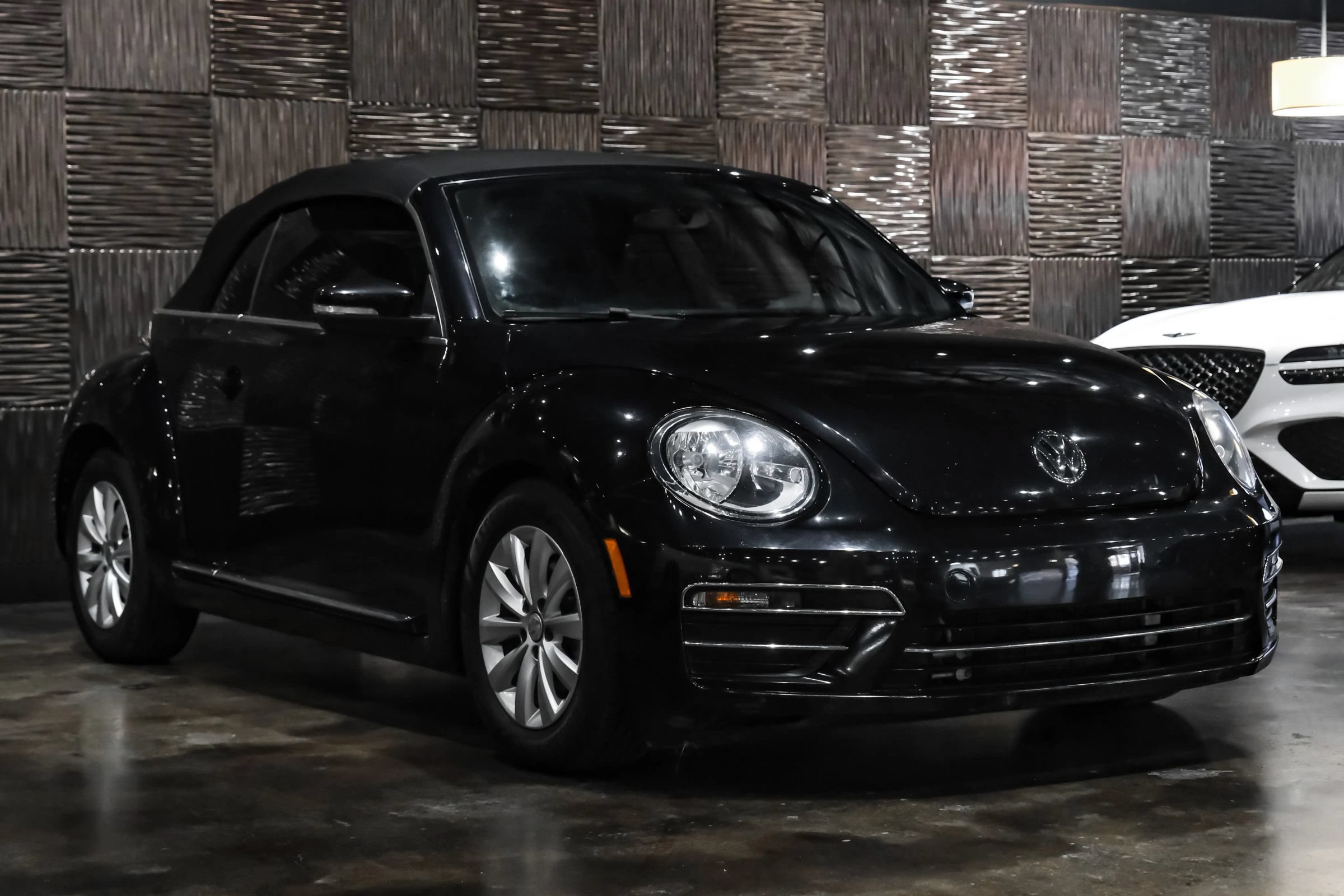 Used 2018 Volkswagen Beetle 2.0T Coast FWD image 6