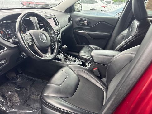 Used 2019 Jeep Cherokee Latitude Plus FWD image 3