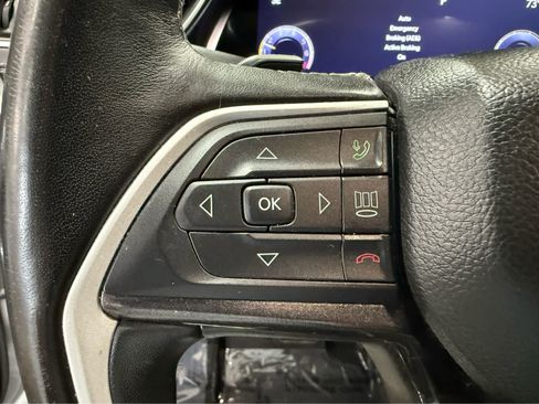 Used 2022 Jeep Grand Cherokee L Laredo w/ Luxury Tech Group I AWD/4WD image 16