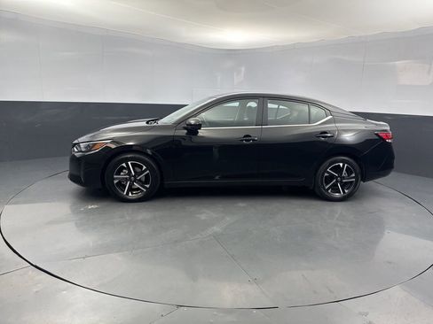 Used 2025 Nissan Sentra SV image 2