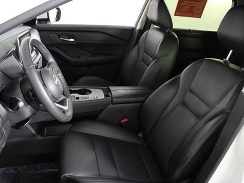 Certified 2024 Nissan Rogue SV w/ SV Premium Package FWD image 18