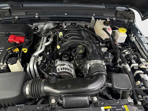 Used 2024 Jeep Gladiator Sport w/ Premium Package image 18