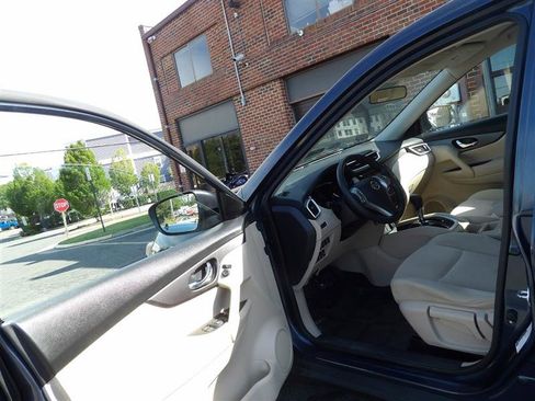 Used 2016 Nissan Rogue S AWD/4WD image 9